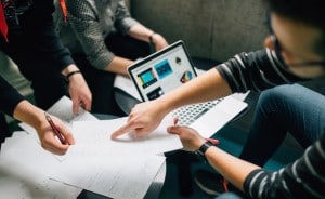 Cómo Facturar un trabajo realizado por dos Autónomos